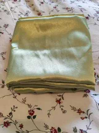 NUEVAS!!! 2 Fundas color verde Satinado. Preciosas