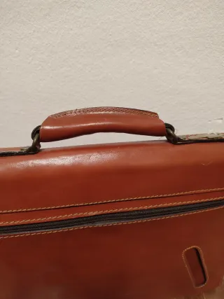 Cartera de cuero marrón