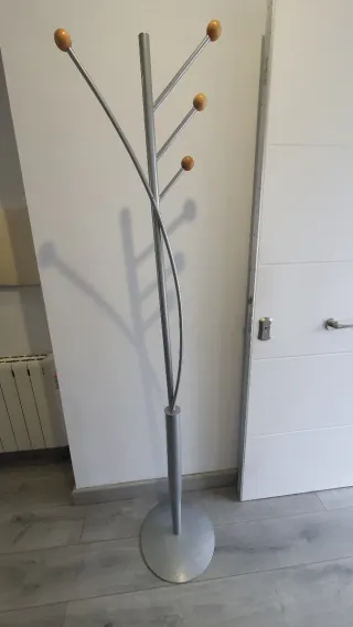 Perchero Metálico y Madera