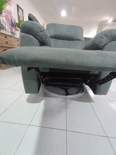 Sofá reclinable gris tela