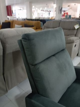 Sofá reclinable gris tela