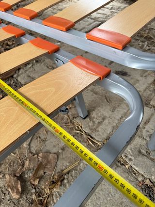 Camas metálicas y de madera