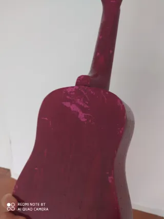 Guitarra infantil roja, leer anuncio