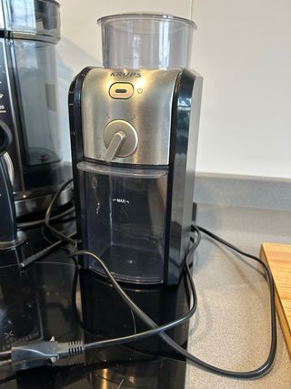 Cafetera CECOTEC CAFELIZZIA  y Molinillo Krups