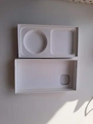 Caja vacía iPhone 14