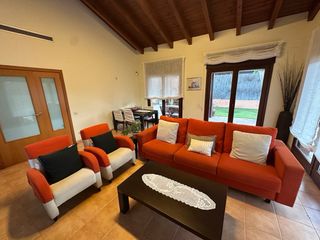 Último conjunto completo de salón y comedor