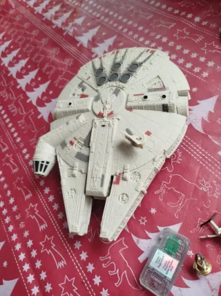 Star Wars: Halcón Milenario + Figuras Han y Luke