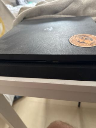 PS4 (PlayStation 4 slim) incluye cables y mando 1t