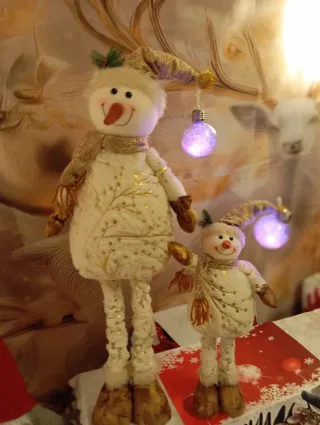 Muñecos Navideños Dorados y Blancos