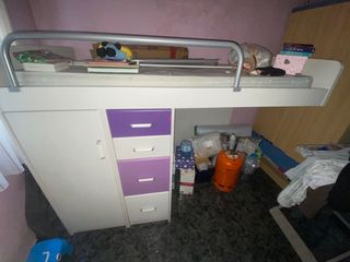 Cama tren blanca y morada. Buen estado