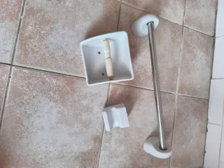 Lavabo de porcelana blanco.