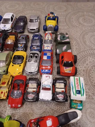 Lote de 13 coches Burago, helicópteros de juguete