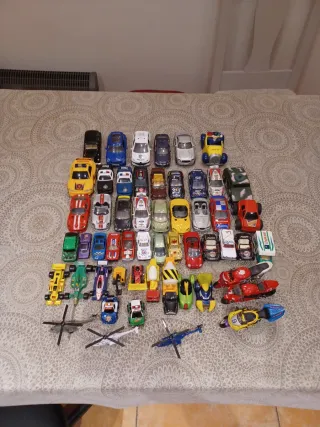 Lote de 13 coches Burago, helicópteros de juguete