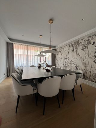 Sillas de comedor blanca y negra