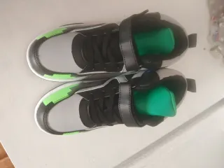 Deportivas niño talla 39