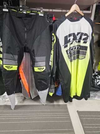 Fato Completo FXR Clutch 40US - XXL