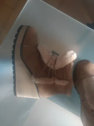 Botines ante y pelo marrón