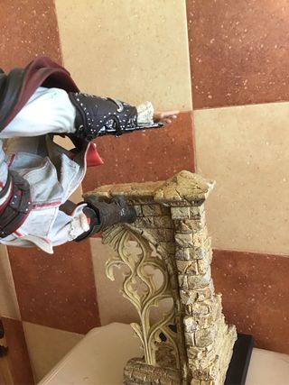 Figura Ezio Assassins Creed Salto de Fe