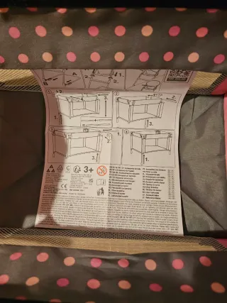 Nuovo lettino per bambole con stampa a pois