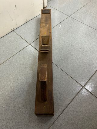 Cepillo de carpintero antiguo de madera