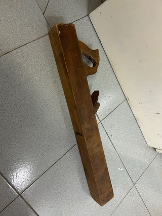 Cepillo de carpintero antiguo de madera