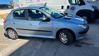 Vendo PEUGEOT 206 XLINE. 1.4. 5P. 93695KM.