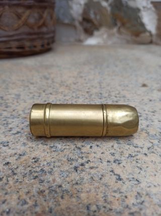 Antiguo encendedor de bronce