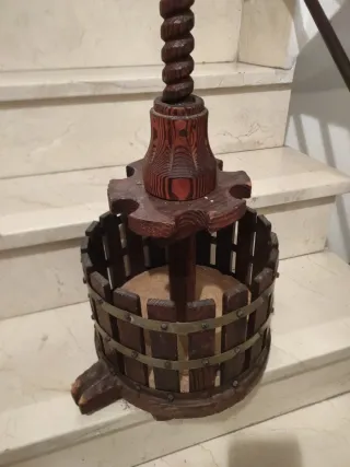 Botellero de madera y metal