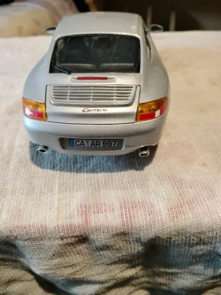 Coche a escala Porsche 911 1:18