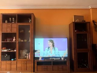 Mueble de salón madera y cristal