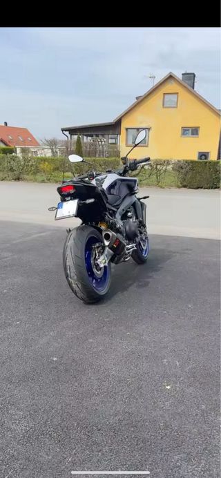 Portamatrículas corto MT 09