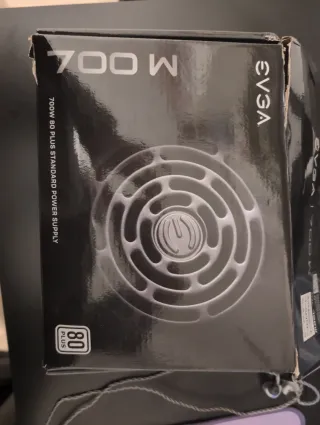 Fuente de Alimentación EVGA 700W 80 Plus