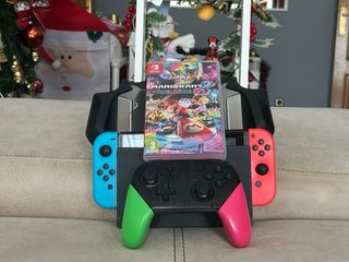 Nintendo Switch+Mario Kart 8 Deluxe+Pro controller