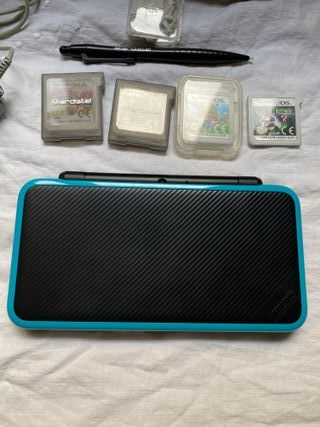 Nintendo 2DS XL Nero/Blu + Accessori