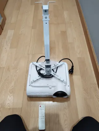 Proyector YABER + Soporte