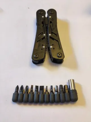 Herramienta multiusos profesional campo