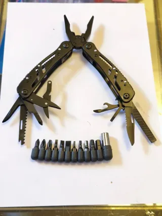 Herramienta multiusos profesional campo