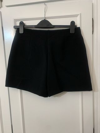 Saia-calção Zara preta botões dourados