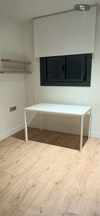 Mesa de escritorio blanca