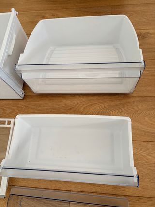 Cajones y baldas nevera Balay
