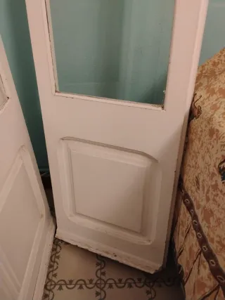 Puerta antigua de balcón