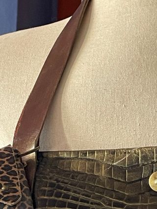 Bolso Negro Oro Cuero Genuino