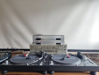 2. Technics SL-1210 MK5