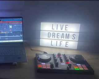 Controladora DJ Hercules DJControl Impulse 200 MK2