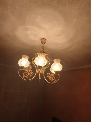 Lámpara de techo antigua dorada