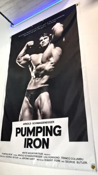 Bandera XXL Pumping Iron Arnold Schwarzenegger