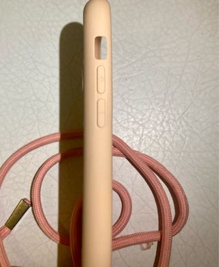 Funda iPhone 11 con cordón rosa lunares