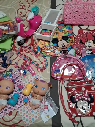 LOTE JUGUETES NIÑA+REGALO PATINES.URGE POR ESPACIO
