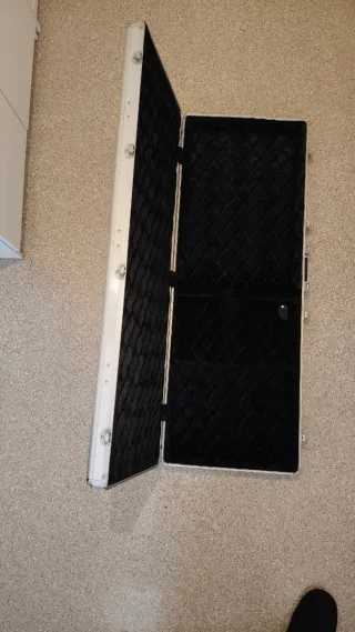 Estuche Plata Profesional Guitarra Rígido BK