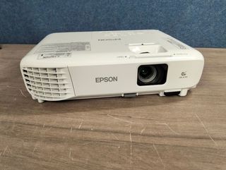 Proyector Epson EB-S05 SVGA 3200 lúmenes HDMI VGA